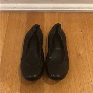 Black Vera Wang Flat